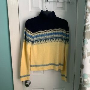 Patterned turtleneck